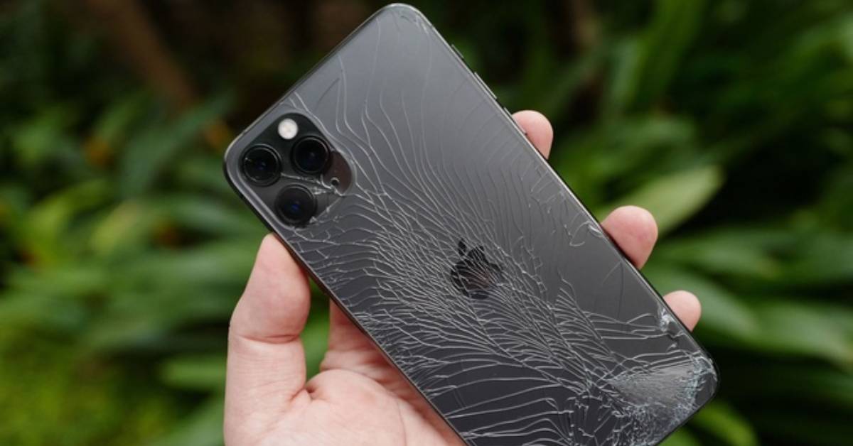 iPhone 11 bị vỡ mặt lưng cần thay kính lưng tại Đà Nẵng