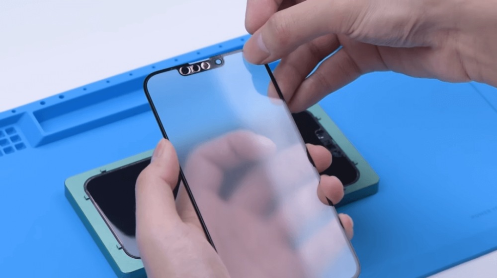 Tách kính iPhone cẩn thận để bảo vệ màn hình gốc bên trong