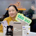 Bàn giao iPhone 14 Plus cho khách hàng tại cửa hàng Táo 247 Đà Nẵng
