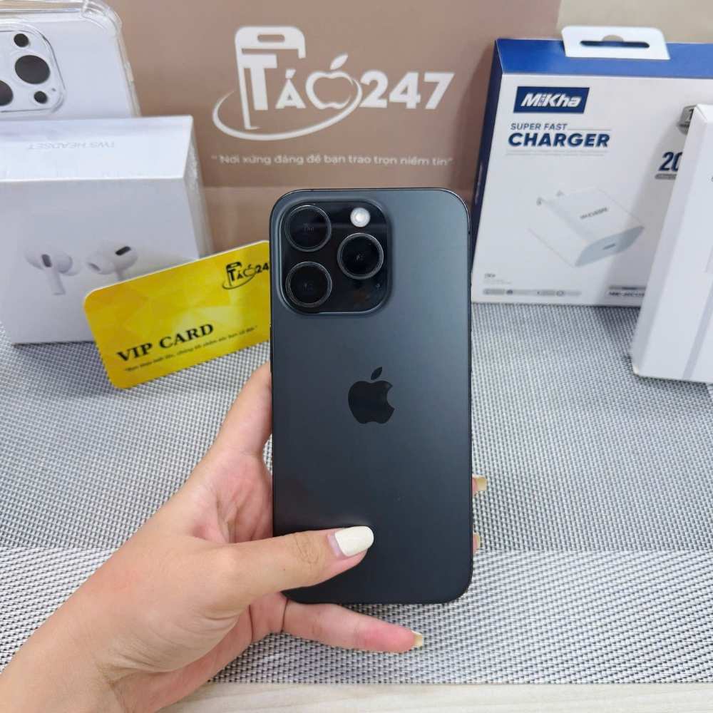 iPhone 15 Pro Black Titanium Táo 247