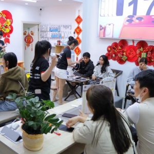 Khách hàng mua iPhone tại Táo 247 Uy Tín nhất