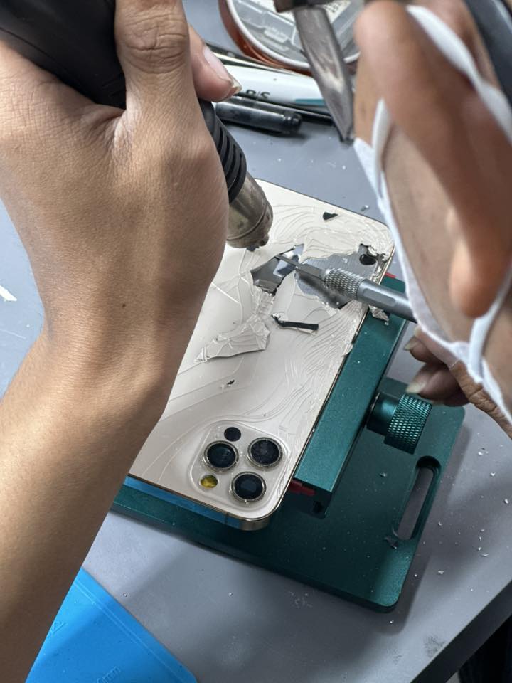 Thay Kính Lưng iPhone Tại Táo 247 Đà Nẵng