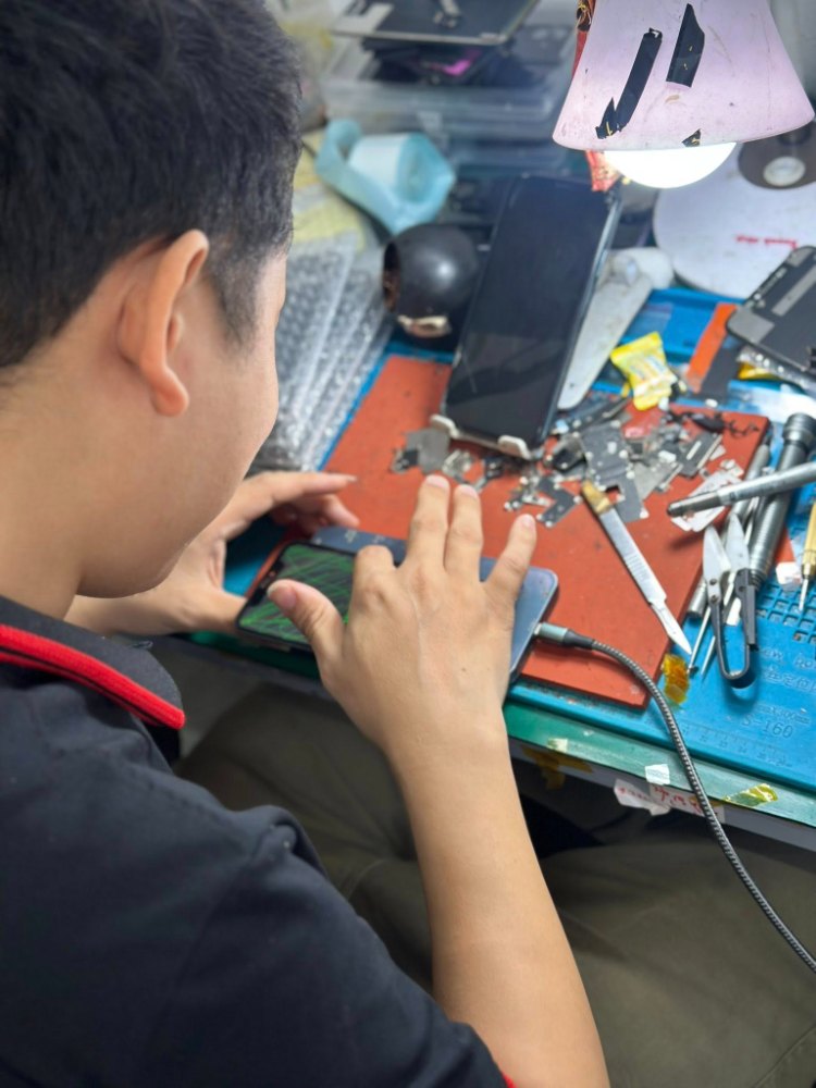 Thay màn iPhone lỗi sọc màn tại Táo 247