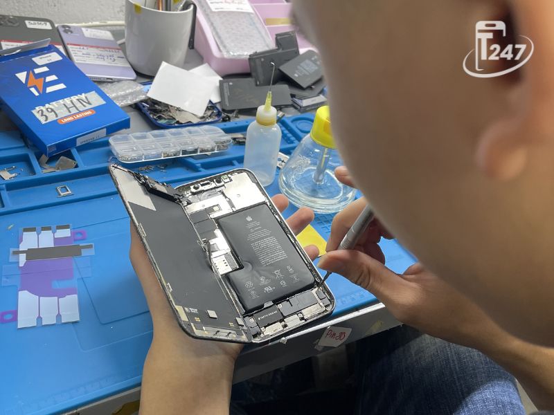 Pin iPhone bị chai phồng cần thay ngay