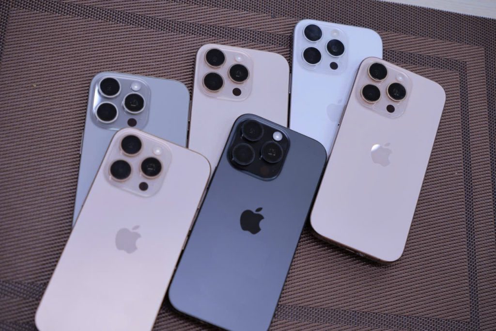 Đủ màu Titan iPhone 16 Pro Max cũ like new trưng bày tại cửa hàng Táo 247 Đà Nẵng