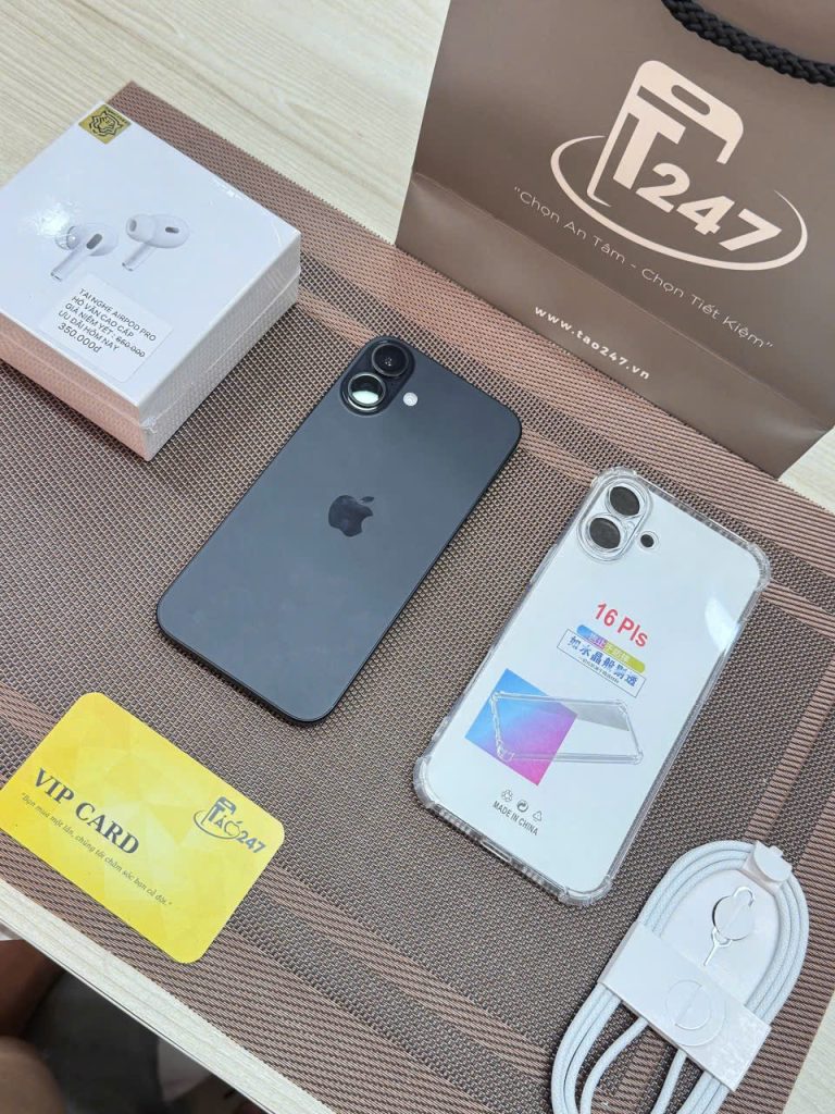 iPhone 16 Plus màu đen và trắng cùng tai nghe không dây và thẻ VIP Táo 247