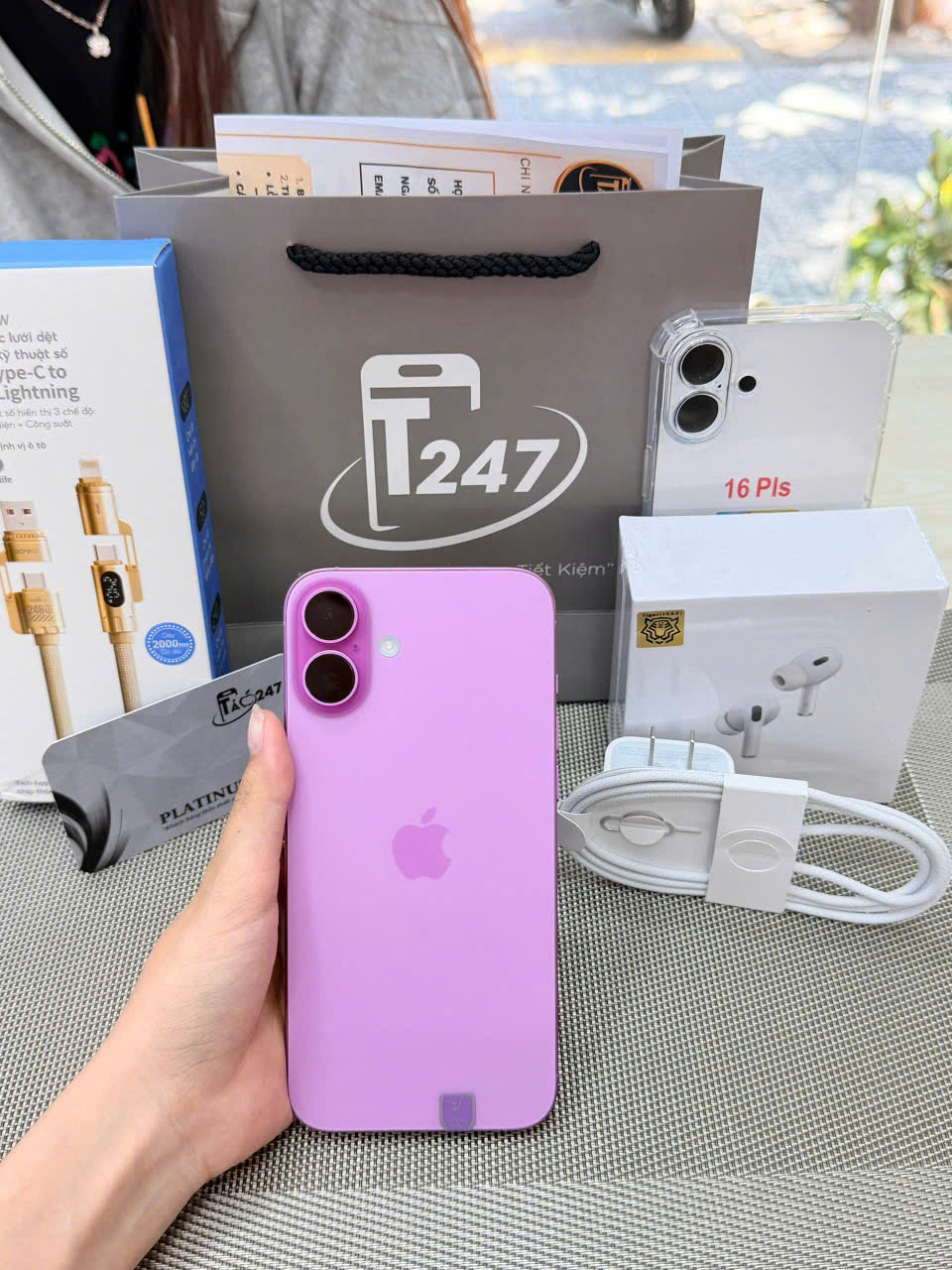 iPhone 16 Plus