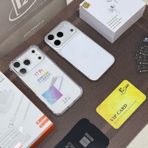 iPhone 17 Pro màu trắng bên hộp tai nghe không dây và thẻ VIP Táo 247