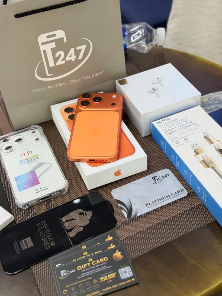 iPhone 17 Pro màu cam bên hộp máy, cường lực và gift card Táo 247