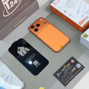 iPhone 17 Pro màu cam bên cường lực và gift card Táo 247