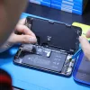 Cận cảnh bên trong iPhone khi kỹ thuật viên Táo 247 mở máy
