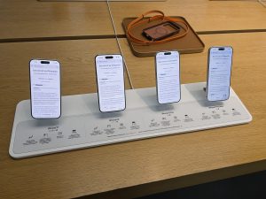 Dòng iPhone 17, iPhone Air, 17 Pro và 17 Pro Max trưng bày tại Apple Store