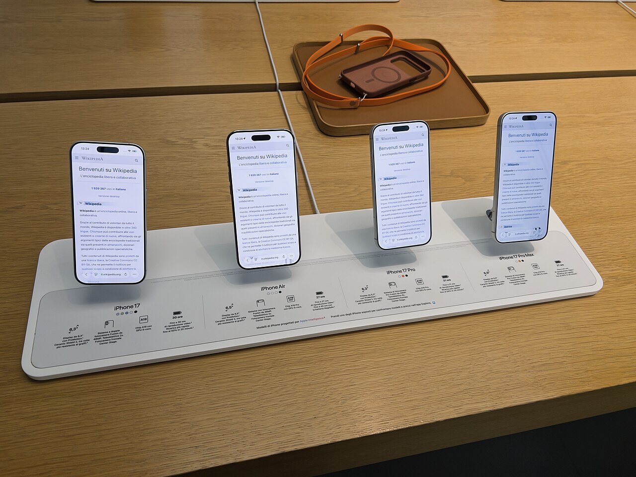 Dòng iPhone 17, iPhone Air, 17 Pro và 17 Pro Max trưng bày tại Apple Store