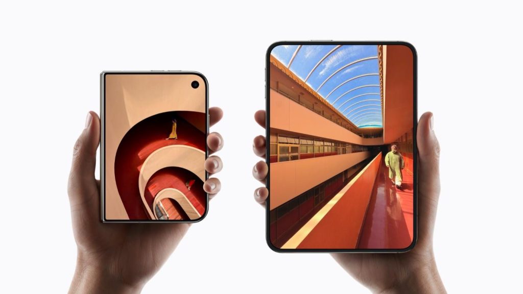 So sánh màn hình ngoài 5,4 inch và màn hình trong 7,6 inch của iPhone Duo