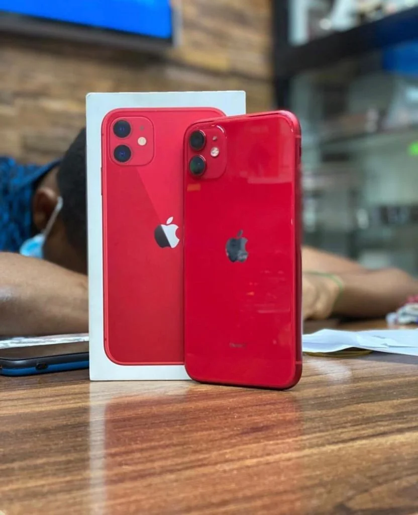 iPhone 11 màu đỏ, vẫn nhận cập nhật iOS 26 và iOS 27