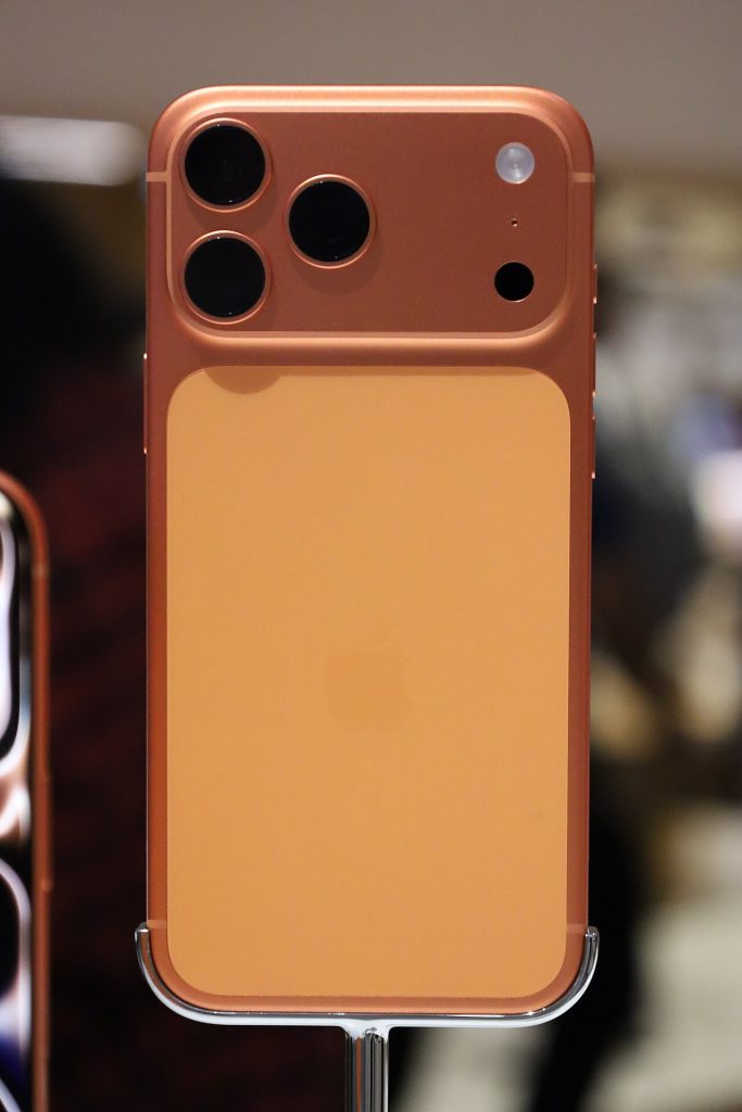 iPhone 17 Pro Max màu Cam Vũ Trụ