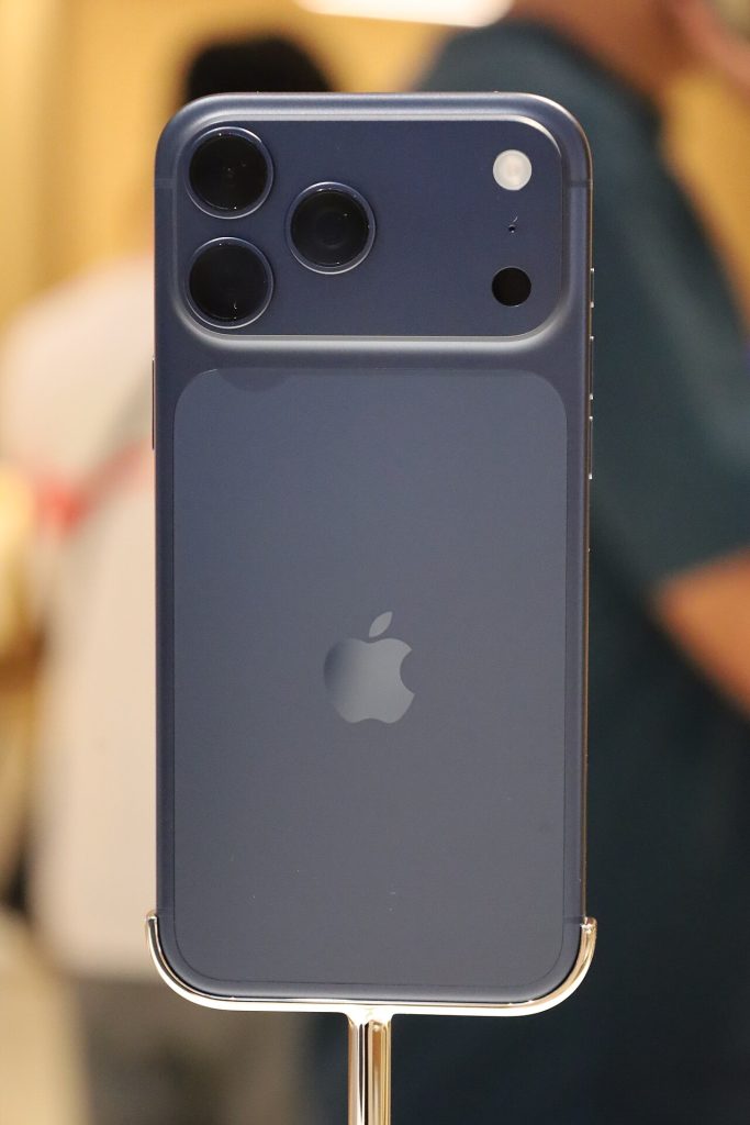 iPhone 17 Pro Max màu Xanh Đậm giá tốt