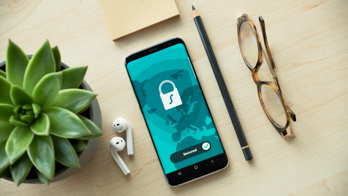 iPhone hiển thị biểu tượng khóa bảo mật