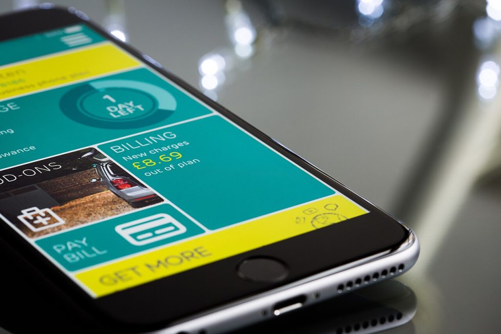 Ứng dụng ngân hàng trên điện thoại, minh họa iPhone Lock dùng app ngân hàng